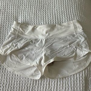 Lululemon Low rise 2.5” speed up shorts.